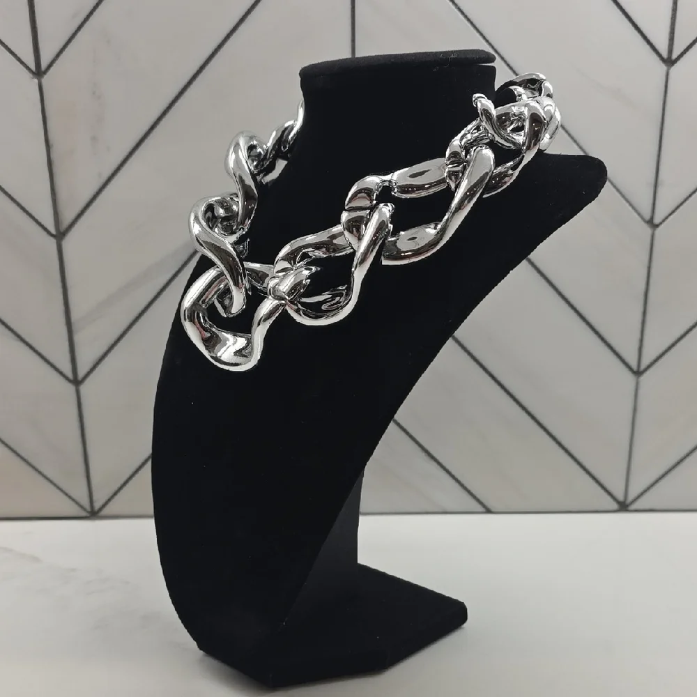 Elegant Silver Chain Necklace - Picture 2 of 3